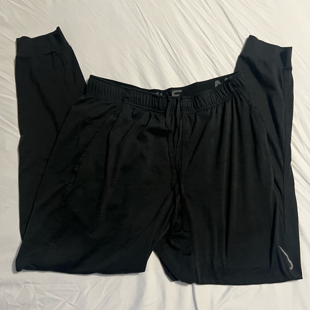Nike Yoga Dri-FIT
Men's Pants
Size M, Black